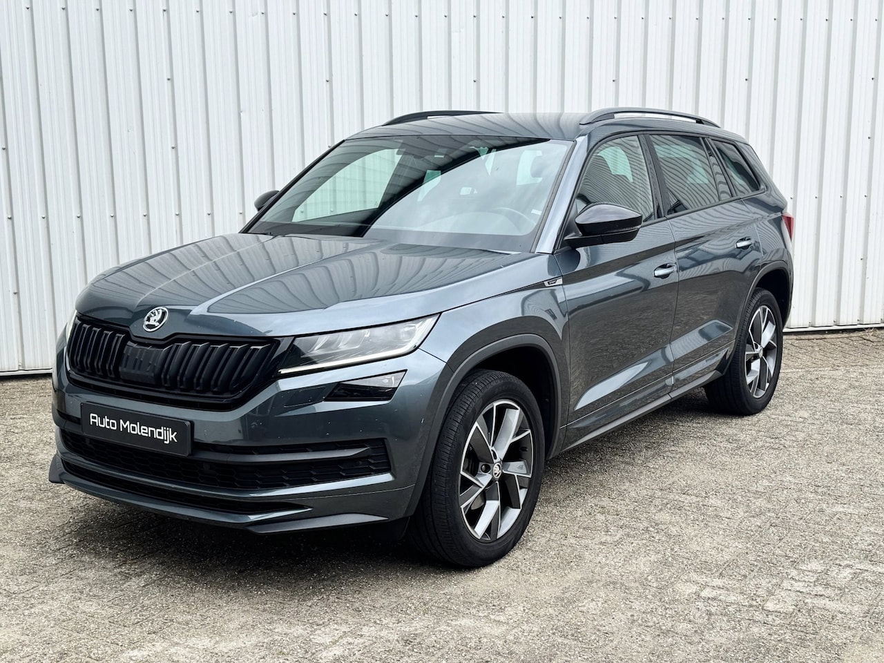 Skoda Kodiaq - 1.5 TSI 150 PK DSG Sportline / Camera / Trekhaak / memory / 19 inch / dealer onderhoud - AutoWereld.nl