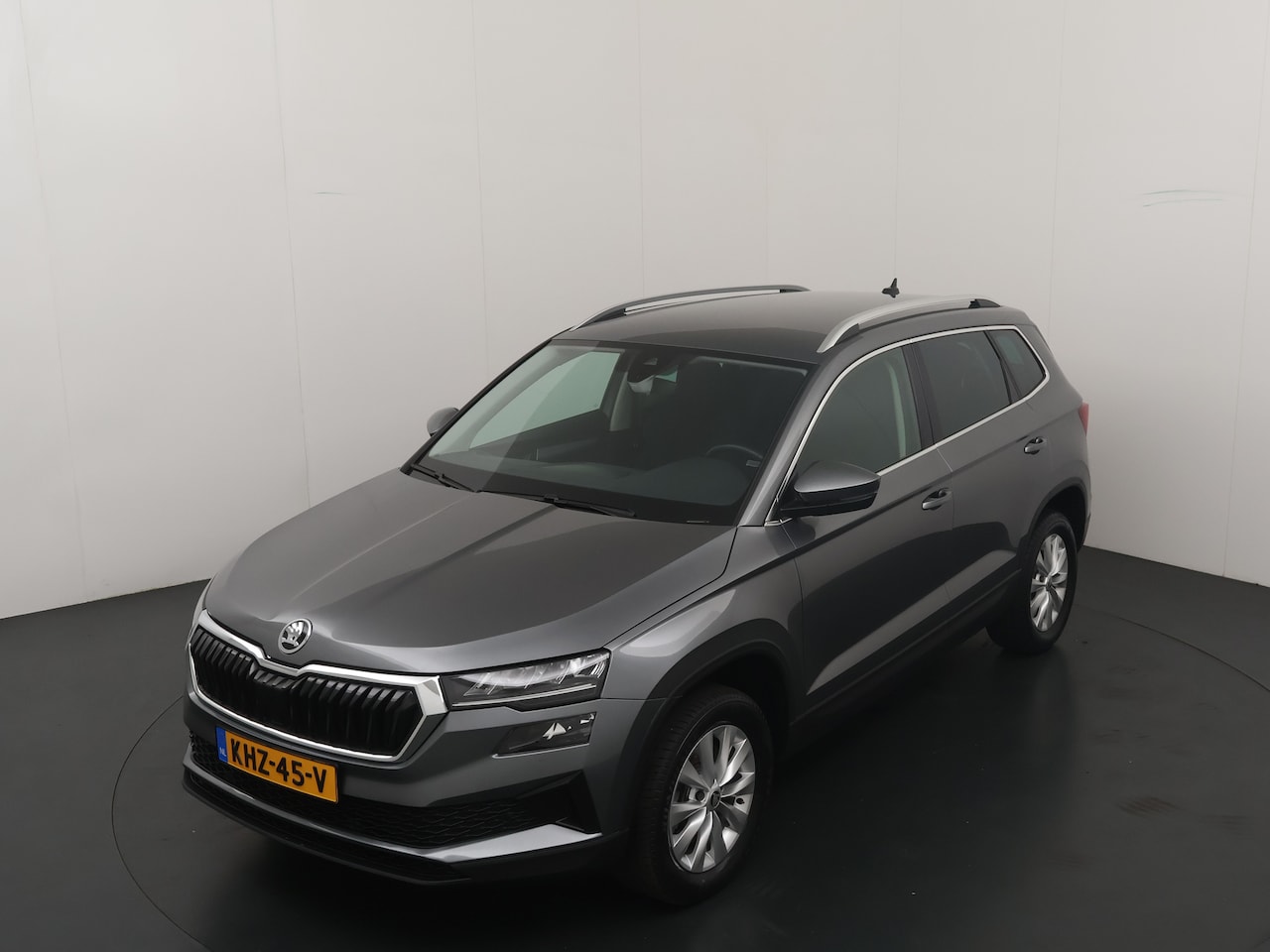 Skoda Karoq - 1.5 TSI ACT 150pk Business Edition | Cruise Control | Climate Control | Camera | Apple Car - AutoWereld.nl