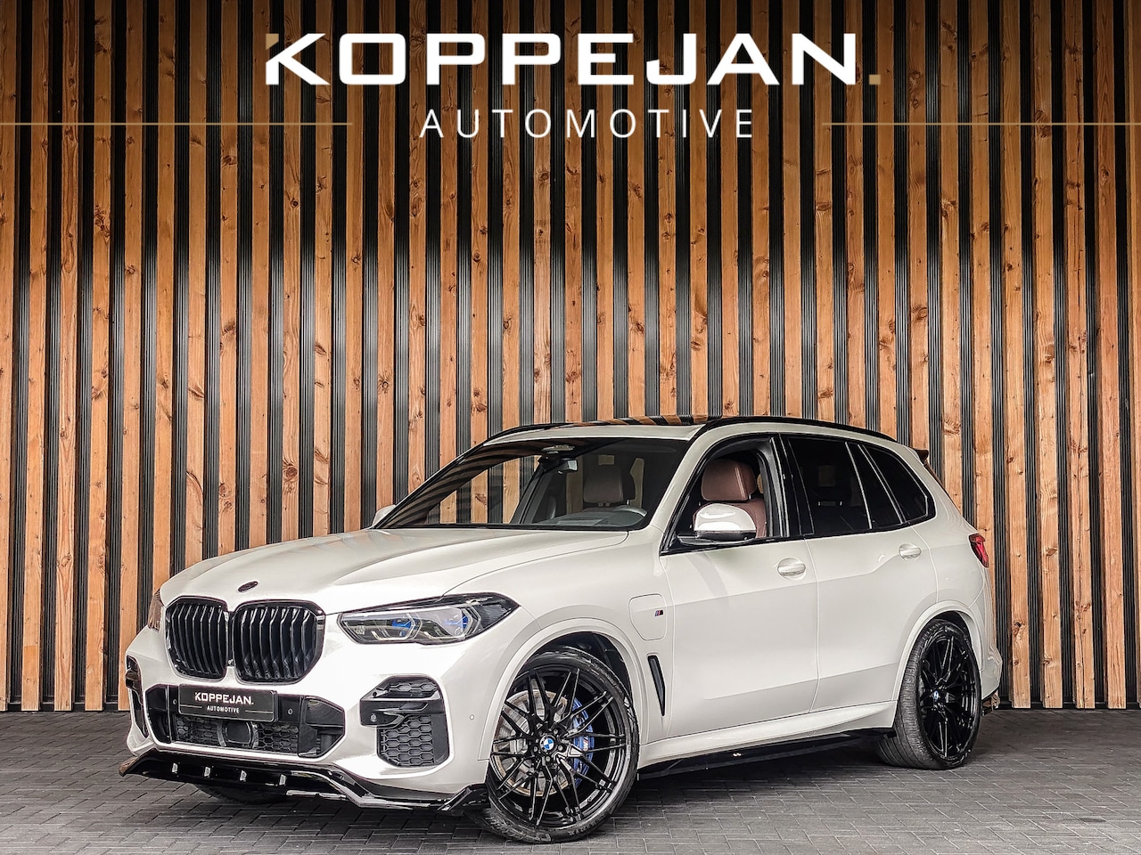 BMW X5 - xDrive45e 394PK Automaat High Executive M-Sport | PANO | LASER | TREKHAAK | RIJ ASSISTENT - AutoWereld.nl