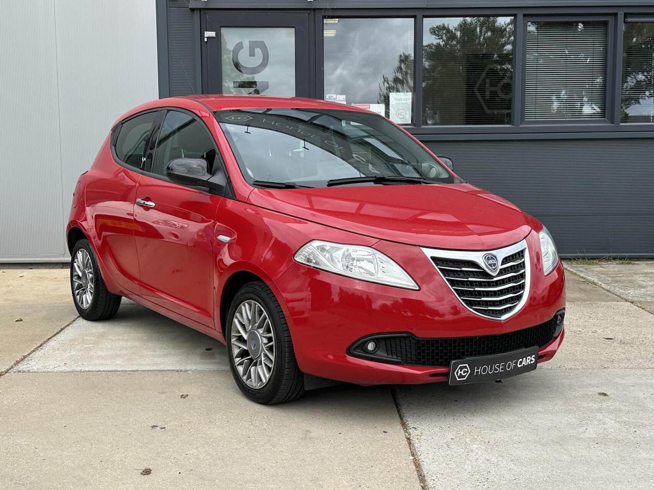 Lancia Y(psilon) - Ypsilon 0.9 TwinAir Black & Red Airco 5-Deurs NAP - AutoWereld.nl