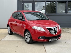 Lancia Y(psilon) - Ypsilon 0.9 TwinAir Black & Red Airco 5-Deurs NAP