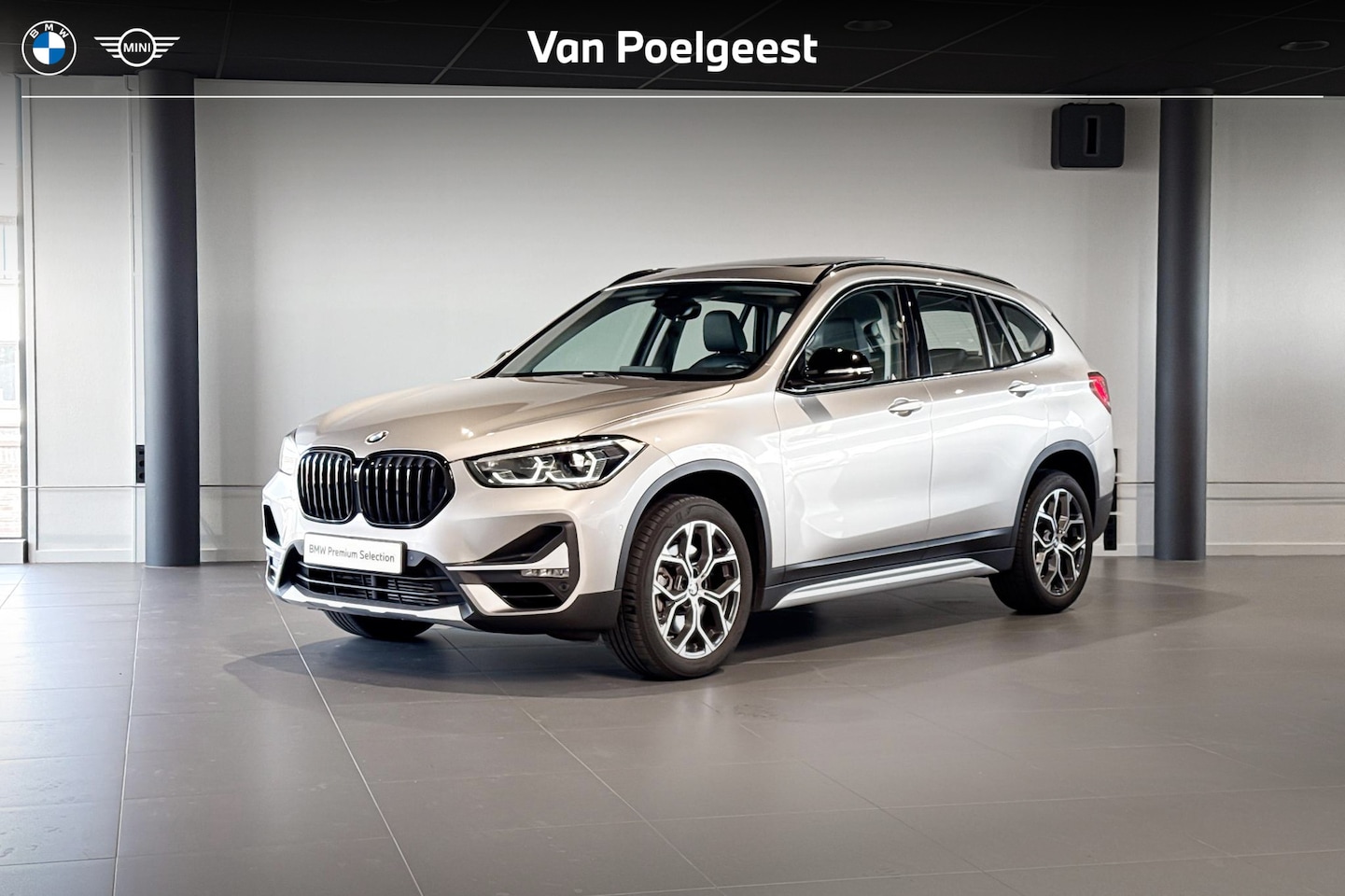 BMW X1 - sDrive20i Business Edition Plus | X-Line | Glazen Panoramadak | Stoelverwarming | Trekhaak - AutoWereld.nl