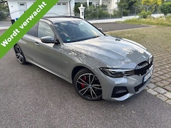BMW 3-serie Touring - 330e xDrive High Executive M Sport Nardo Grau Individual metallic Panoramadak Trekhaak 19