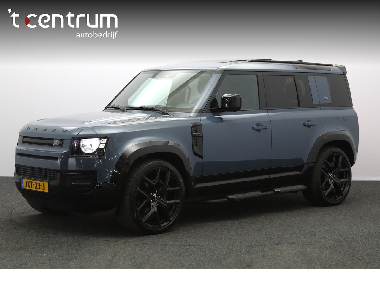 Land Rover Defender 110 - 2.0 P400e 110 6P. SE 404 PK PHEV, Urban Look, Panoramadak, Trekhaak, Leder - AutoWereld.nl