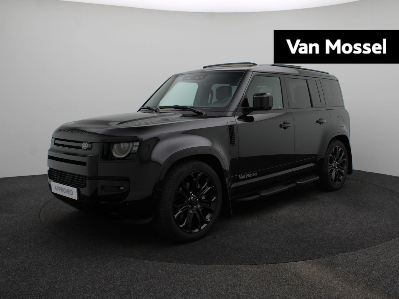 Land Rover Defender 110 - 2.0 P300e 110 X-Dynamic HSE | Black Exterior Pack | Zijtreden | Spatlappen | Octa velgen 2 - AutoWereld.nl