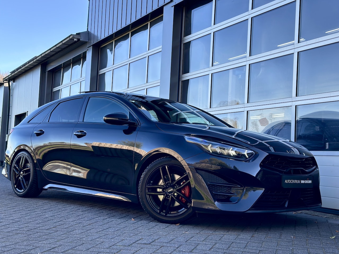 Kia Pro cee'd - 1.5 T-GDi GT-PlusLine | Automaat | Panodak | Black Edition | Adapt Cruise | Zomer/winterse - AutoWereld.nl