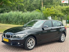 BMW 1-serie - 118d Sport/AIRCO/CRUISE/NAVI/PARKEERSENS ACHTER/VERWARMDE VOORST
