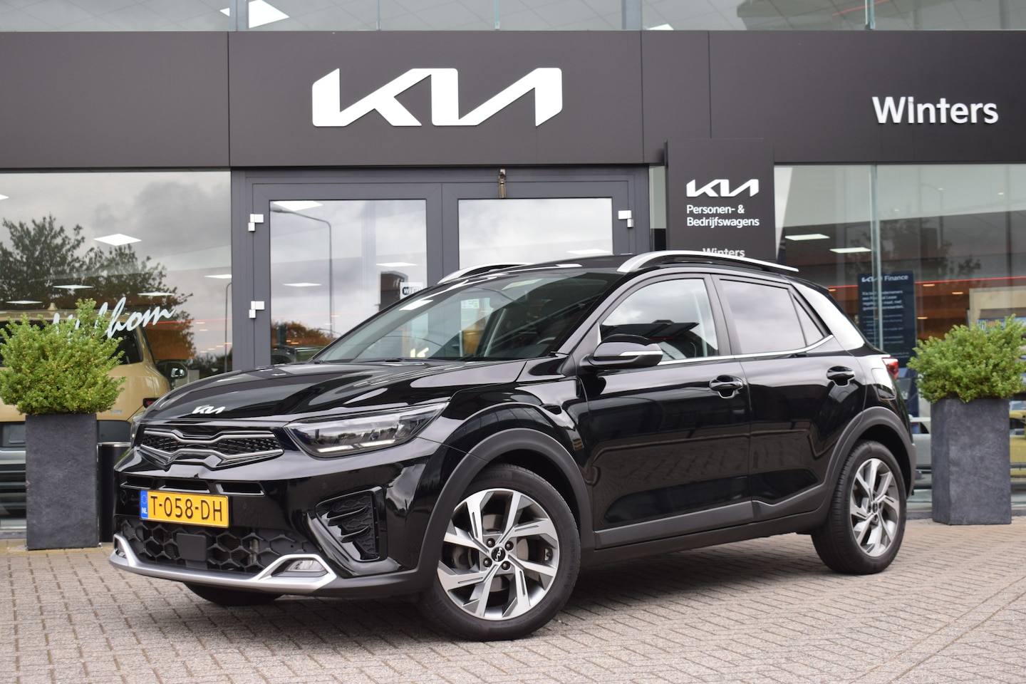 Kia Stonic - 1.0 T-GDi MHEV GT-PlusLine | Schuif/ Kanteldak | Climate & Cruise Control | Navigatie | Ca - AutoWereld.nl