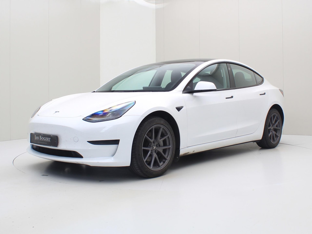 Tesla Model 3 - Model 3 Standard RWD Plus 94.3% SoH FACELIFT [ AMD RYZEN+LFP-ACCU+WARMTEPOMP+AUTOPILOT ] - AutoWereld.nl