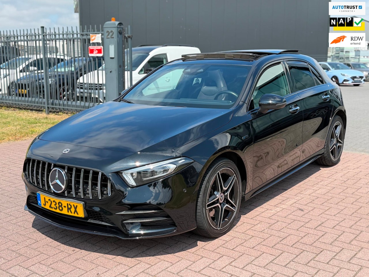 Mercedes-Benz A-klasse - 250 e Business Solution AMG Limited NAP Pano - AutoWereld.nl