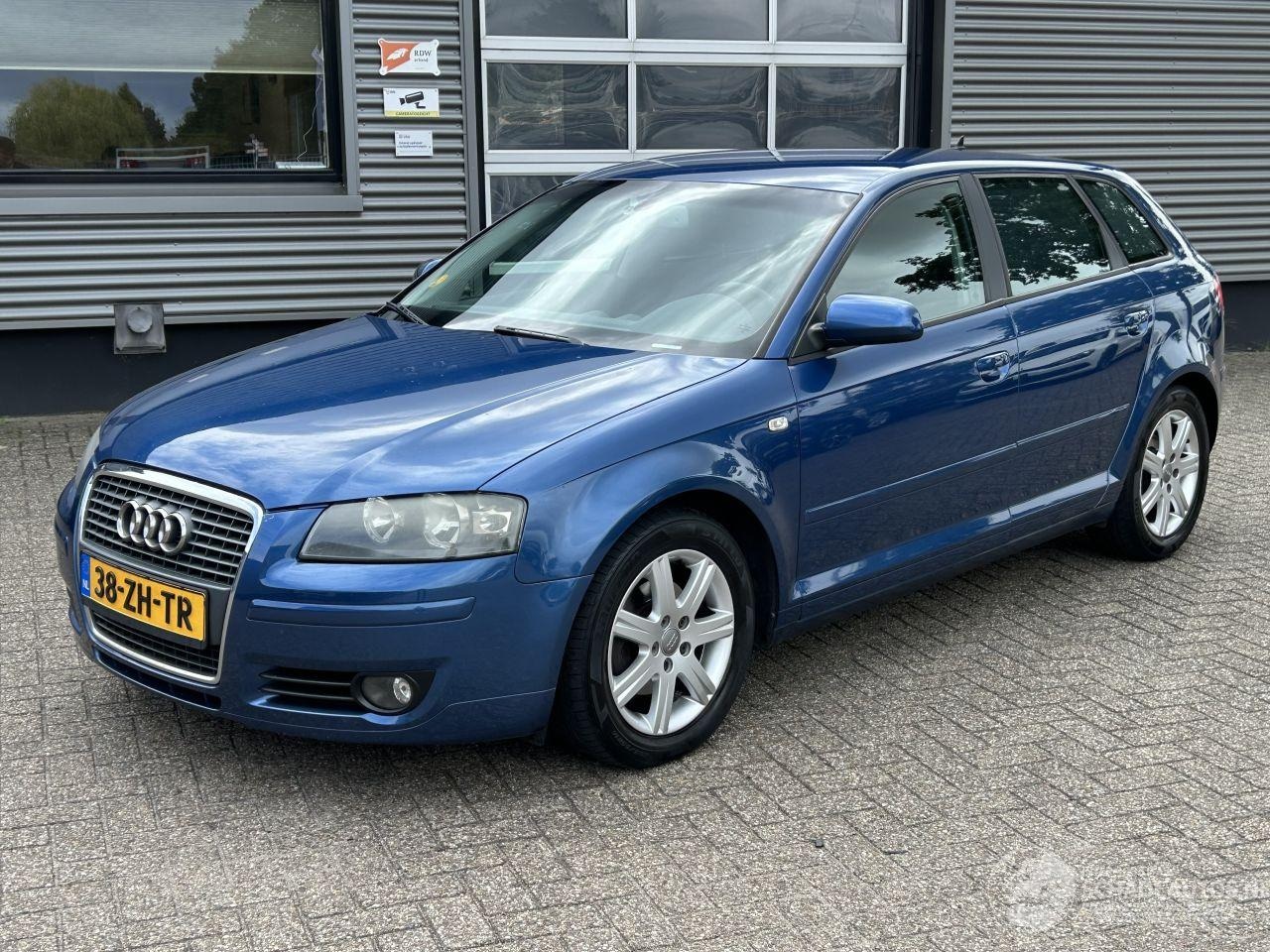 Audi A3 - 1.9 TDI Attraction DSG - AutoWereld.nl