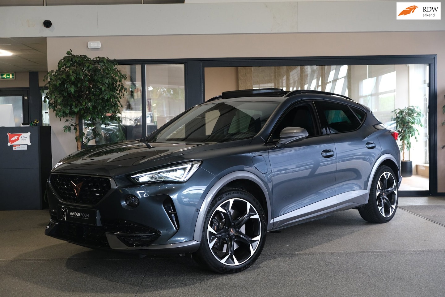 CUPRA Formentor - 1.4 e-Hybrid VZ 245PK Pano Volleder 360Cam Led ACC Navi Trekhaak - AutoWereld.nl