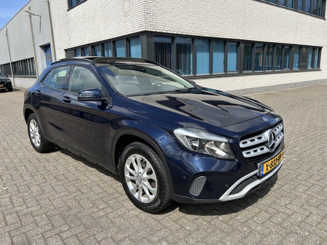 Mercedes-Benz GLA-Klasse - 200 Business 157PK PANO CARPLAY NAVI STOELVW. - AutoWereld.nl