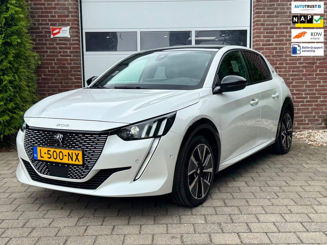 Peugeot e-208 - EV GT Pack 50 kWh|Pano|Leer\Alcant|Stoelverw|SOH91%| - AutoWereld.nl