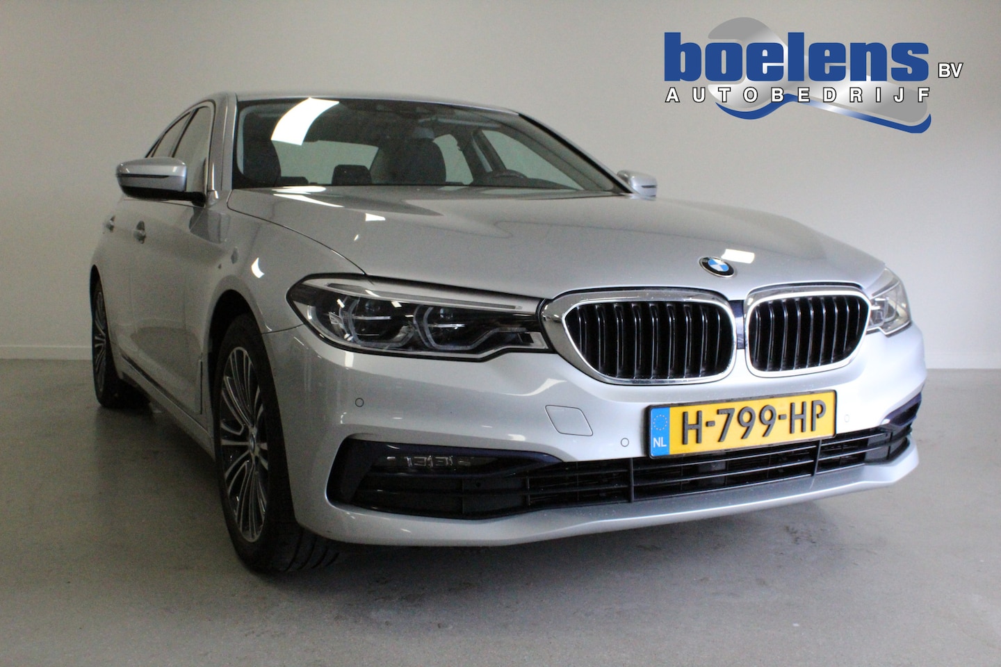 BMW 5-serie - 530e iPerformance eDrive Edition | HARMAN/KARDON | SFEER | CARPLAY | 18'LMV | DAB | NAVIGA - AutoWereld.nl