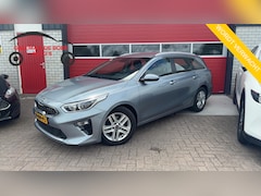 Kia Cee'd Sportswagon - Ceed 1.0 T-GDi DynamicLine TREKHAAK / CARPLAY / CAMERA / NAVI / CLIMA / PDC / BLUETOOTH /