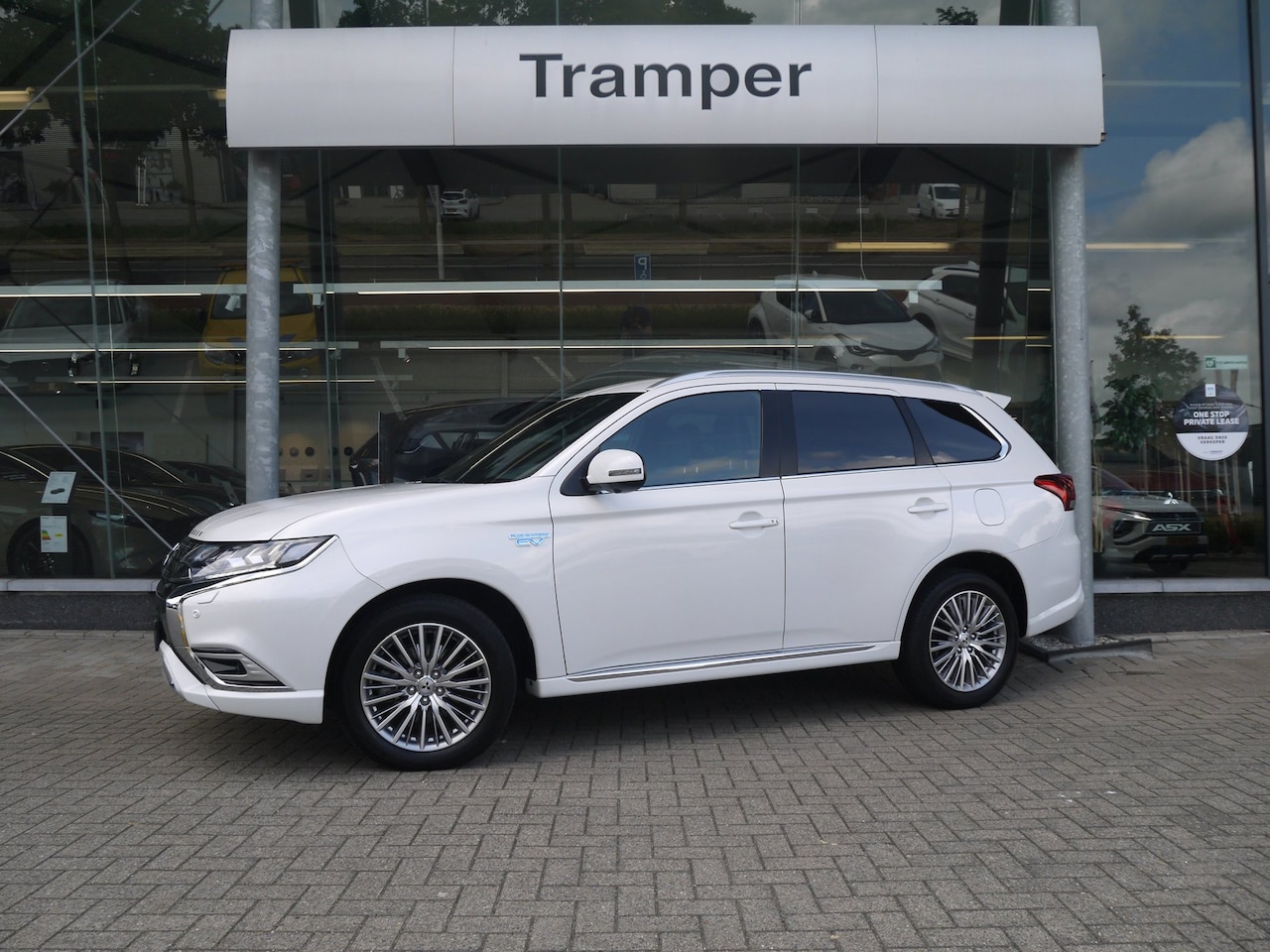 Mitsubishi Outlander - 2.4 PHEV Instyle|Trekhaak - AutoWereld.nl