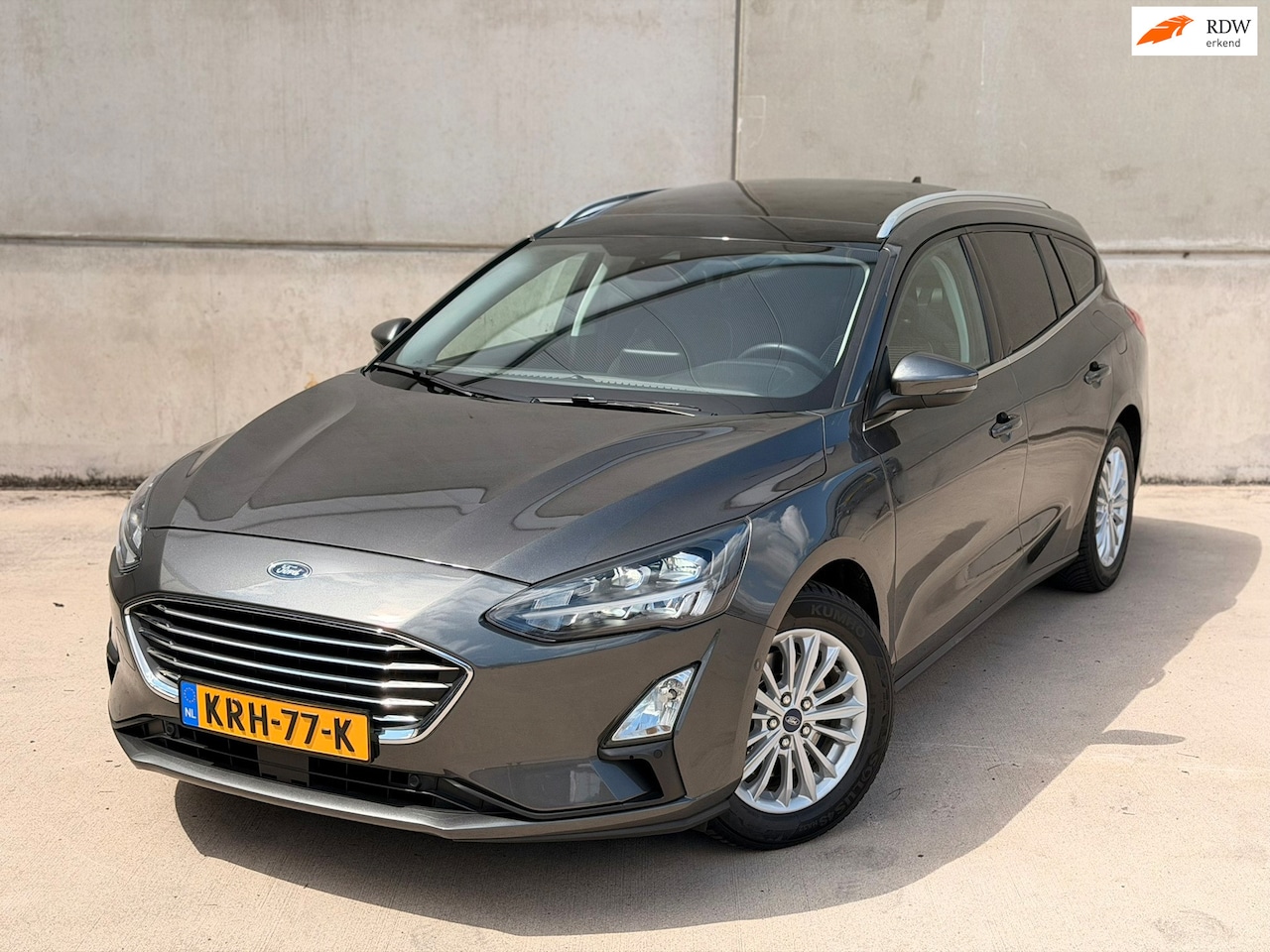 Ford Focus Wagon - 1.0 EcoBoost Titanium Aut. Pano Trekh Camera ACC Winterpakket - AutoWereld.nl