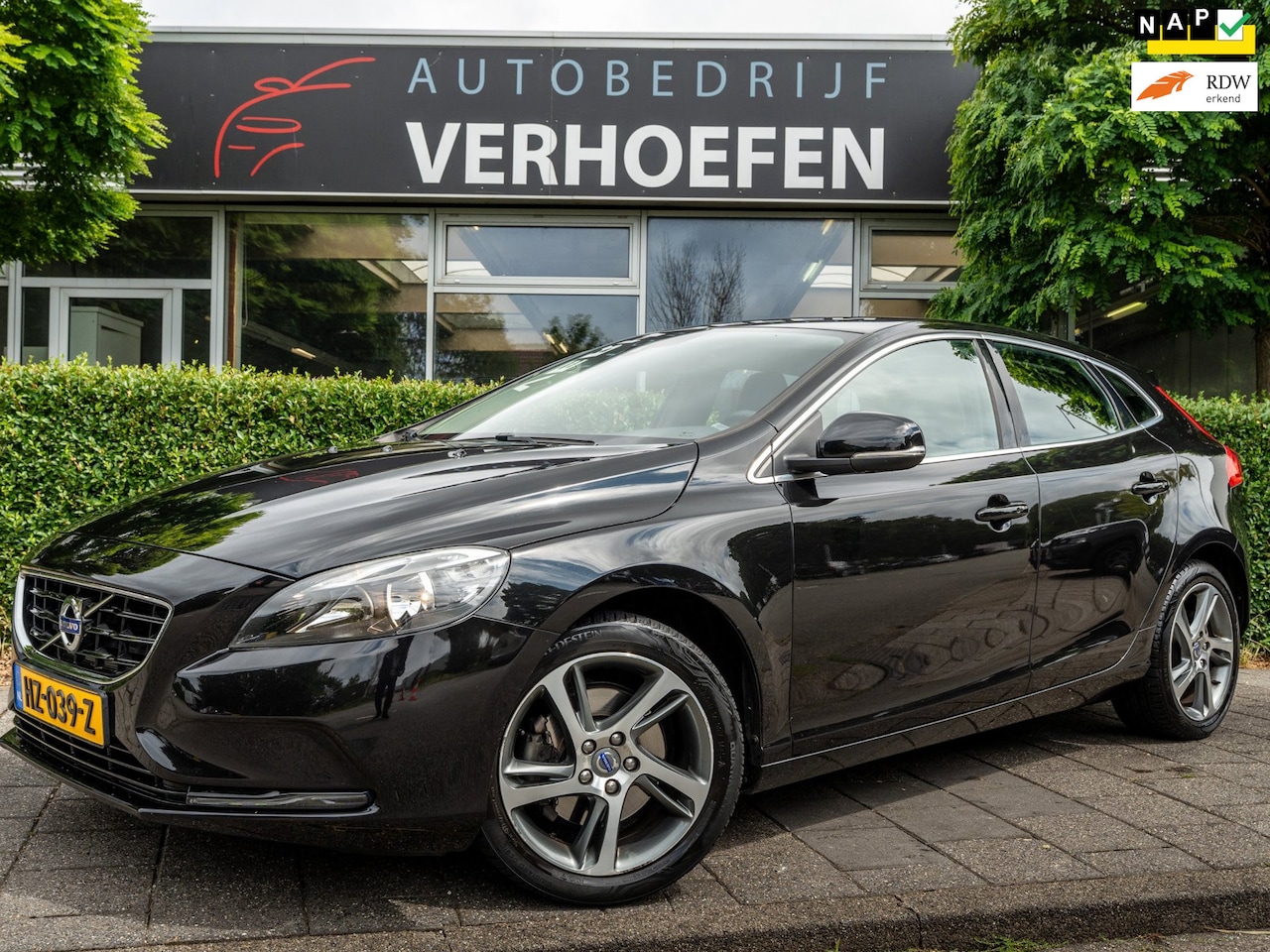 Volvo V40 - 2.0 T3 Summum | STOELVERWARMING | NAVI | CRUISE / CLIMATE | DEALER ONDERHOUDEN | LEDEREN B - AutoWereld.nl