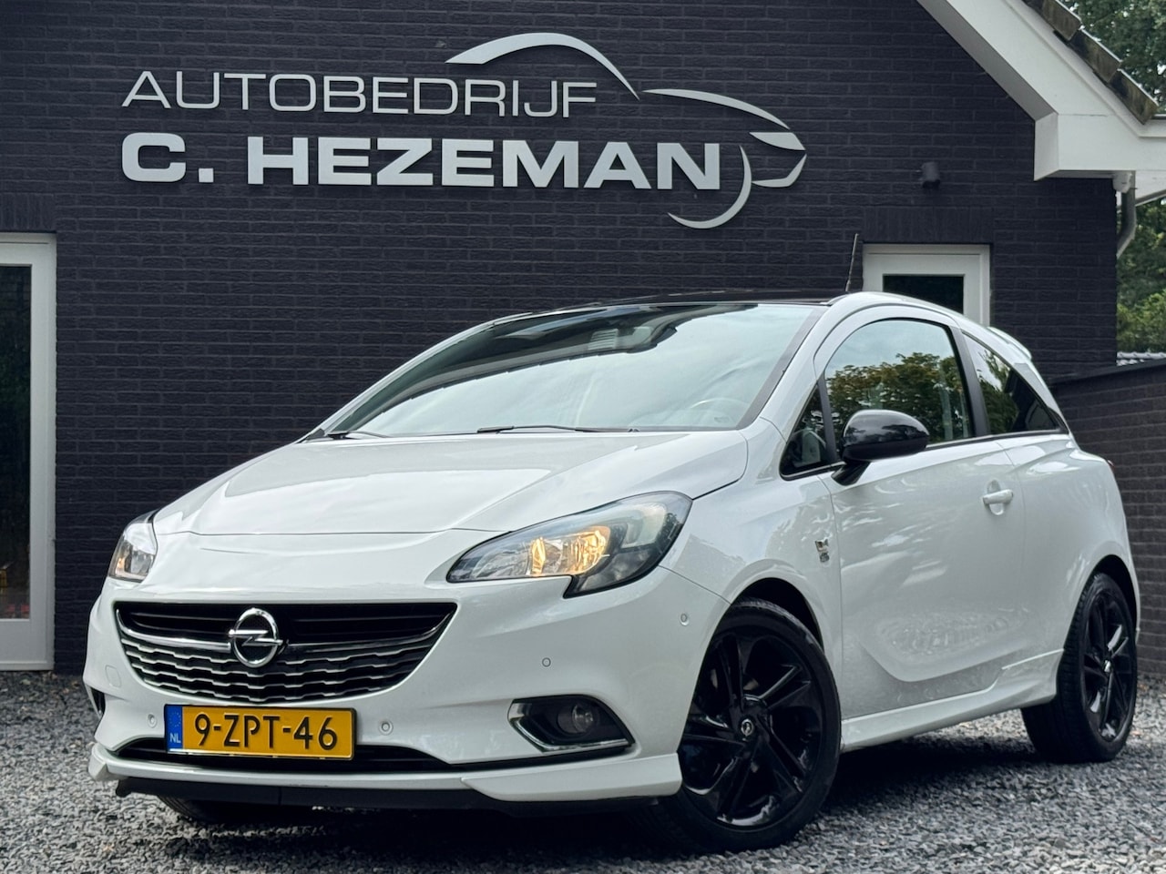 Opel Corsa - 1.4 OPC LINE COLOUR LINE Zwarte Accenten Camera Cruise Control - AutoWereld.nl