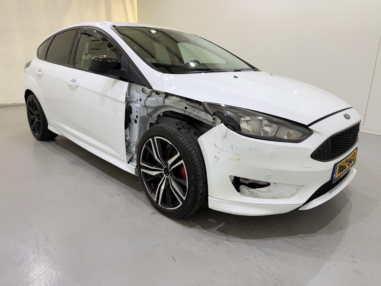 Ford Focus - HB 1.5 EcoBoost Titanium - AutoWereld.nl