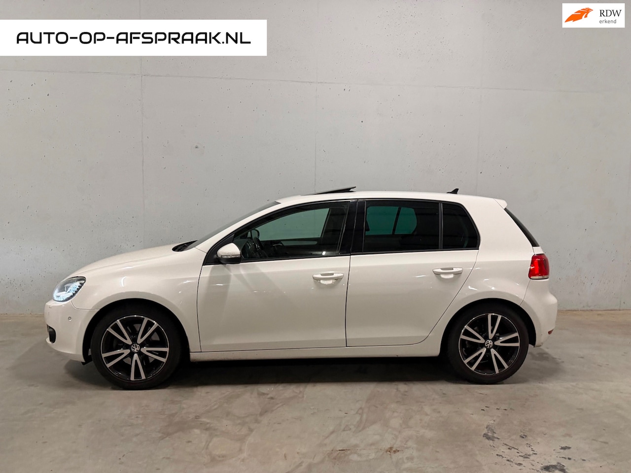 Volkswagen Golf - 1.4 TSI Highline Aut. 5drs. Dak Navi Clima Cruise - AutoWereld.nl