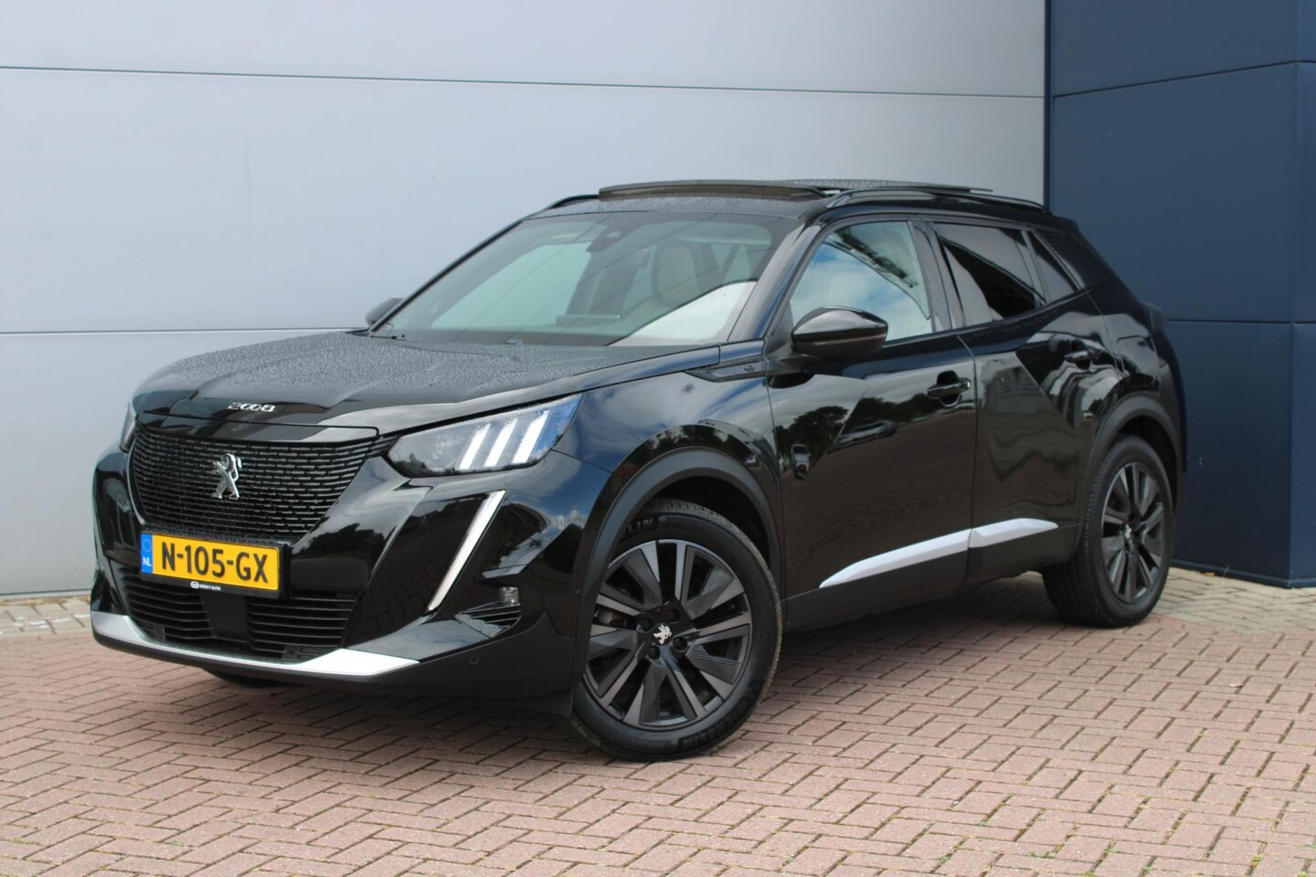 Peugeot e-2008 - EV GT Pack 50 kWh SCHUIF/KANTELDAK - AutoWereld.nl
