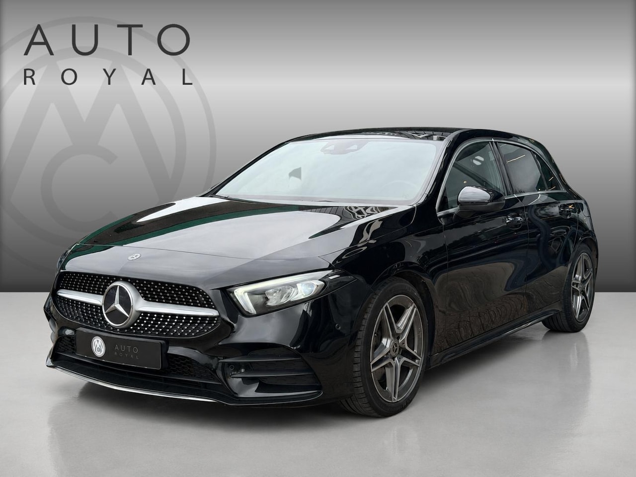 Mercedes-Benz A-klasse - 220 Launch Edition Premium AMG NAVIGATIE|SFEERVERLICHING|AMG-LINE|PARKEER SENSOREN|STOELVE - AutoWereld.nl