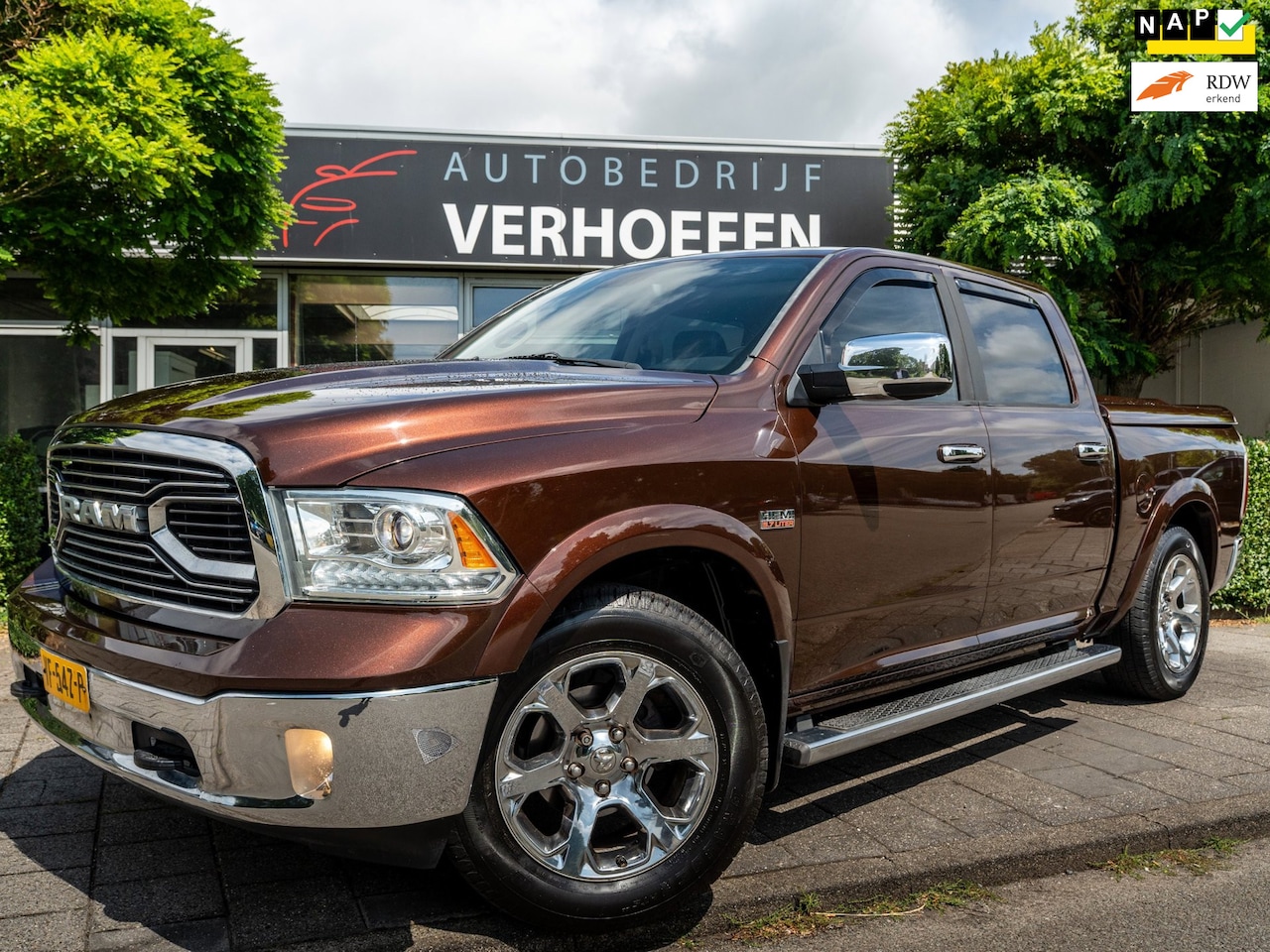 Dodge Ram 1500 - 5.7 V8 CREW CAB 6'4 | PANORAMADAK | PARKEERCAMERA | NAP KM NL AUTO | STOEL VERWARMING / KO - AutoWereld.nl