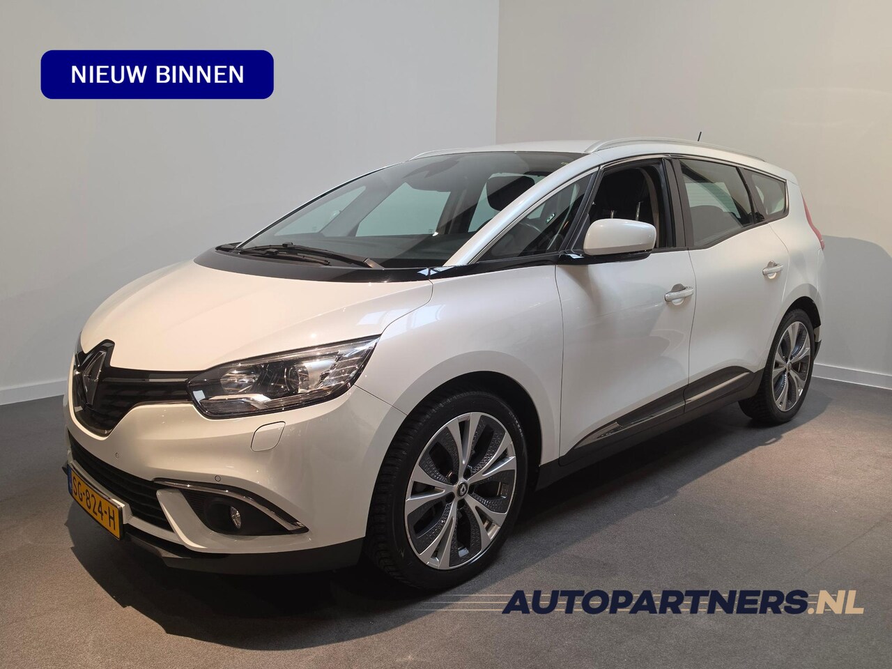 Renault Grand Scénic - 1.2 TCe Intens 7p. Stoelverwarming - Stoelmassage - Apple Carplay/Android Auto - Trekhaak - AutoWereld.nl