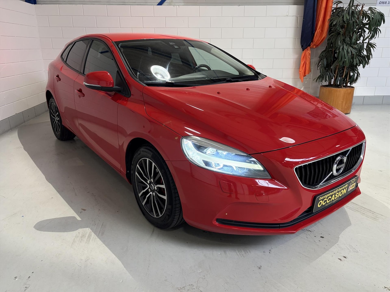 Volvo V40 - 1.5T T2 122PK AUT6 Nordic+, Cruise, Navi, Stoelverwarming - AutoWereld.nl