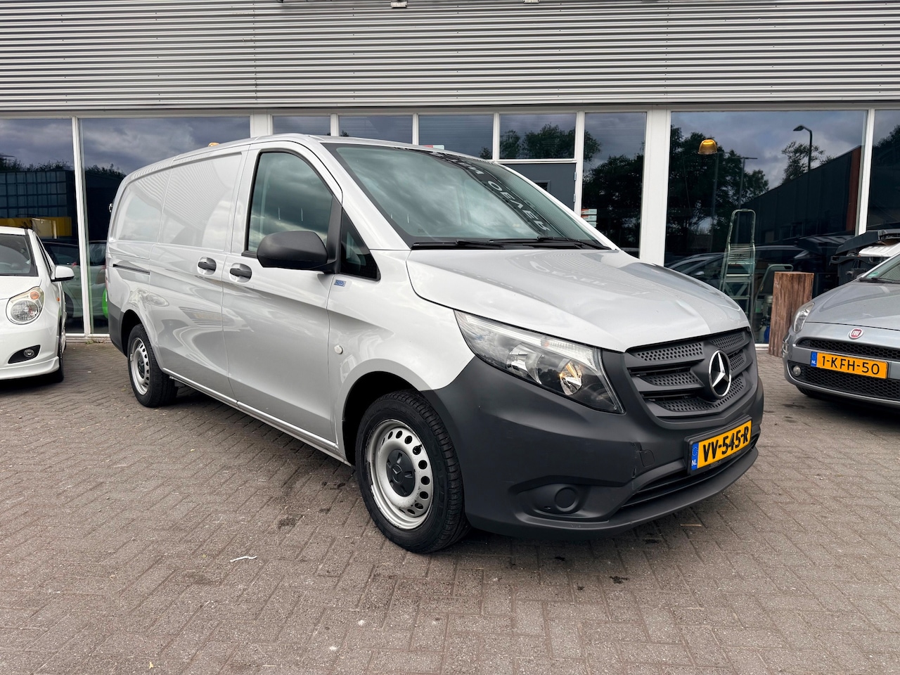Mercedes-Benz Vito - 109 CDI Functional Lang/Eerste Eigenaar/Drie Zits/Airco/Trekhaak. - AutoWereld.nl
