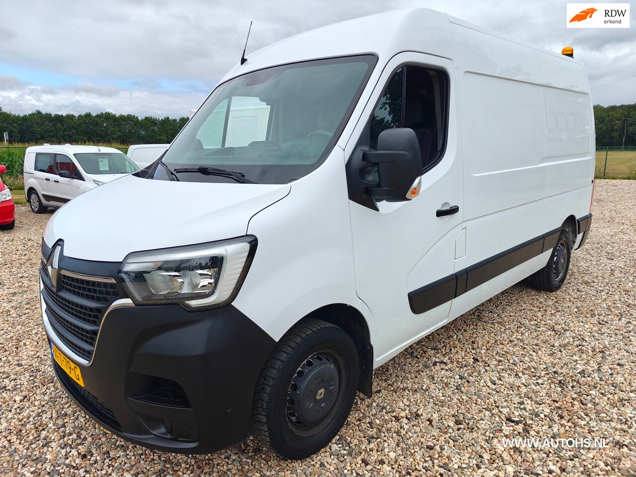 Renault Master - T35 2.3 dCi 135 L2H2 + werkplaats inrichting , Euro 6 , 1e Eig , 140 PK , Apk 4-2027 , Cam - AutoWereld.nl