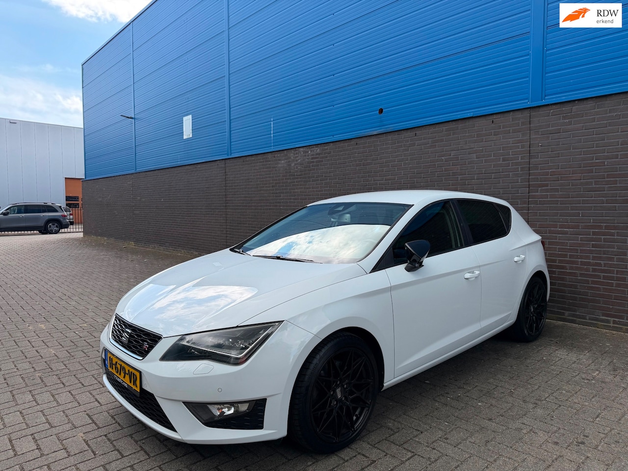 SEAT Leon - 1.8 TSI FR Business | Lane Assist | Sfeerverlichting | Seat Sound | FR Leer/Alcantara Stoe - AutoWereld.nl
