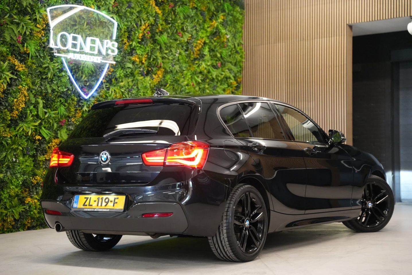 BMW 1-serie - 118i M Sport Edition / Cruise / CarPlay / Stoelverwarming - AutoWereld.nl