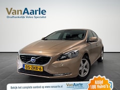 Volvo V40 - T3 Momentum Parkeercamera Trekhaak Cruise-Control 150pk