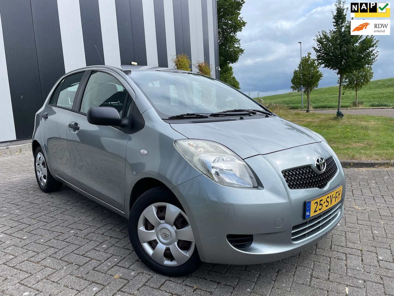 Toyota Yaris - 1.3 VVTi Terra Nw APK-Isofix-Elekpakket-2 Sleutels - AutoWereld.nl