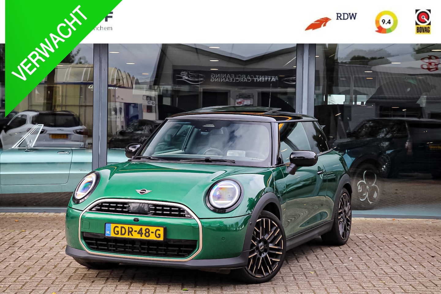 MINI 3-Deurs - 1.5 Cooper C Favoured L PANO / 360 CAM. / H&K / HEAD UP - AutoWereld.nl