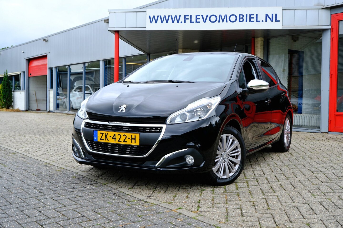 Peugeot 208 - 1.2 PureTech Signature 5-drs Aut. Navi|Airco|LMV - AutoWereld.nl