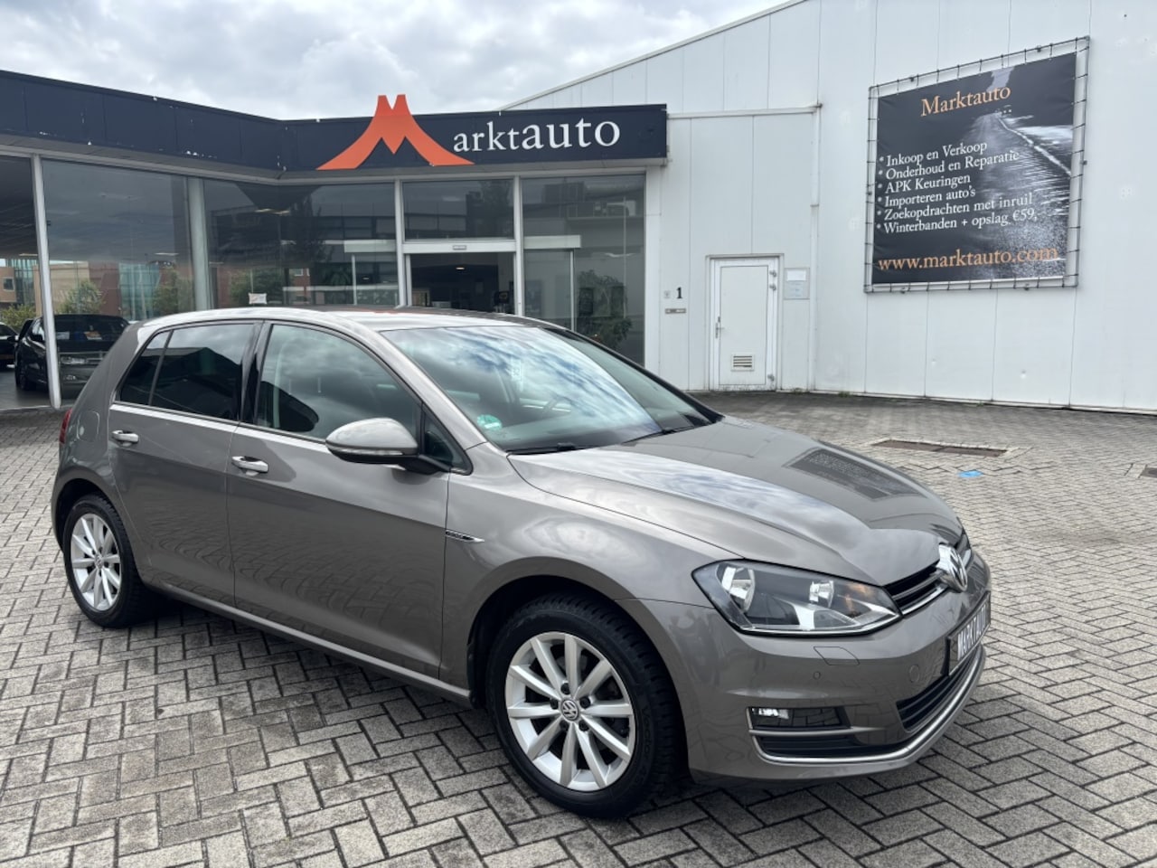 Volkswagen Golf - 1.2 TSI Lounge Climate Cruise Trekhaak Stoelverwarming - AutoWereld.nl