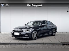 BMW 3-serie - Sedan 330i High Executive M-Sport 19 Inch / Head Up Display / Comfort Acces / Getinte Rame