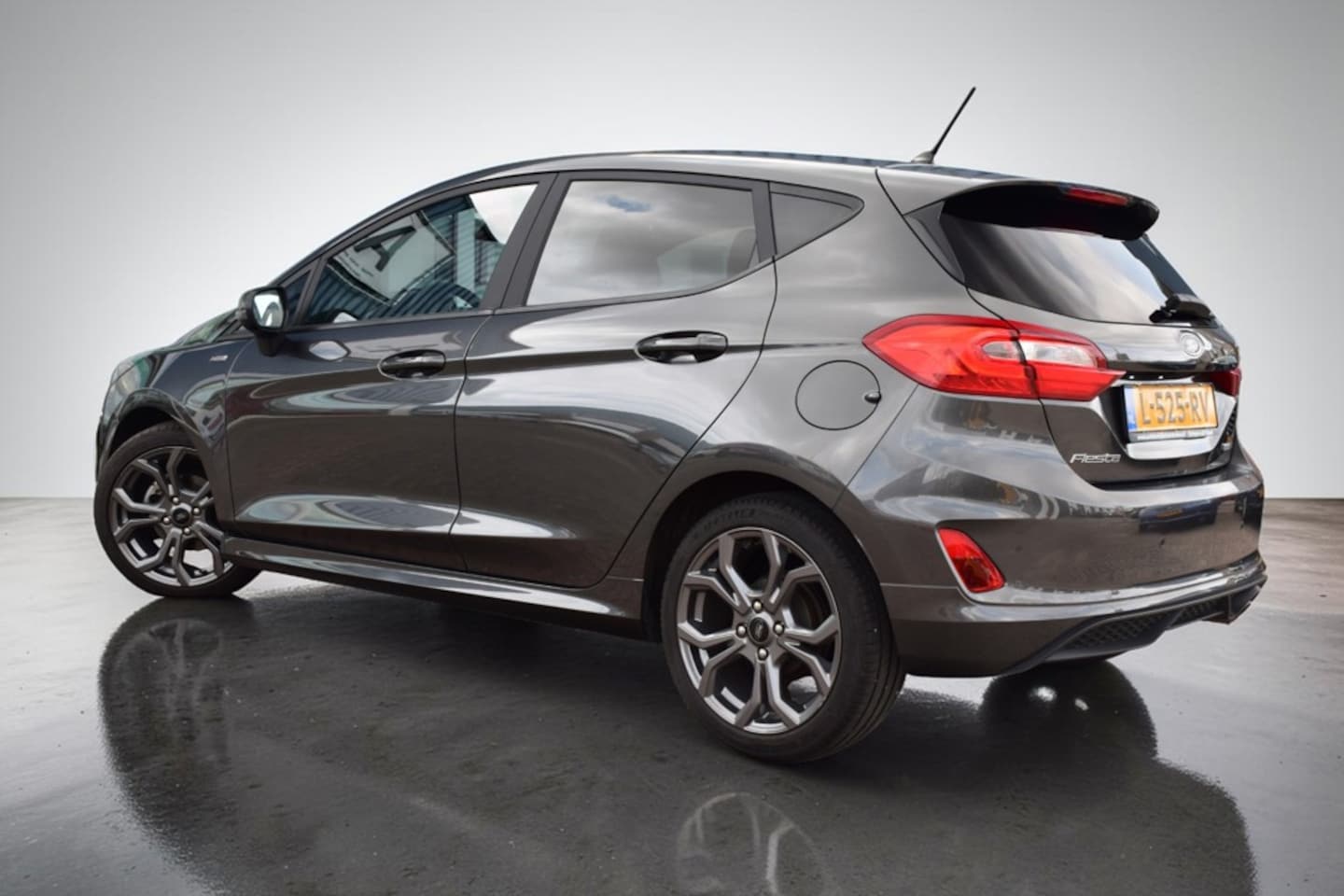 Ford Fiesta - 1.0 EcoBoost Hybrid ST-Line 1.0 EcoBoost Hybrid ST-Line, Winterpakket, Verwarmde voorstoelen en stuur, Distributiekett