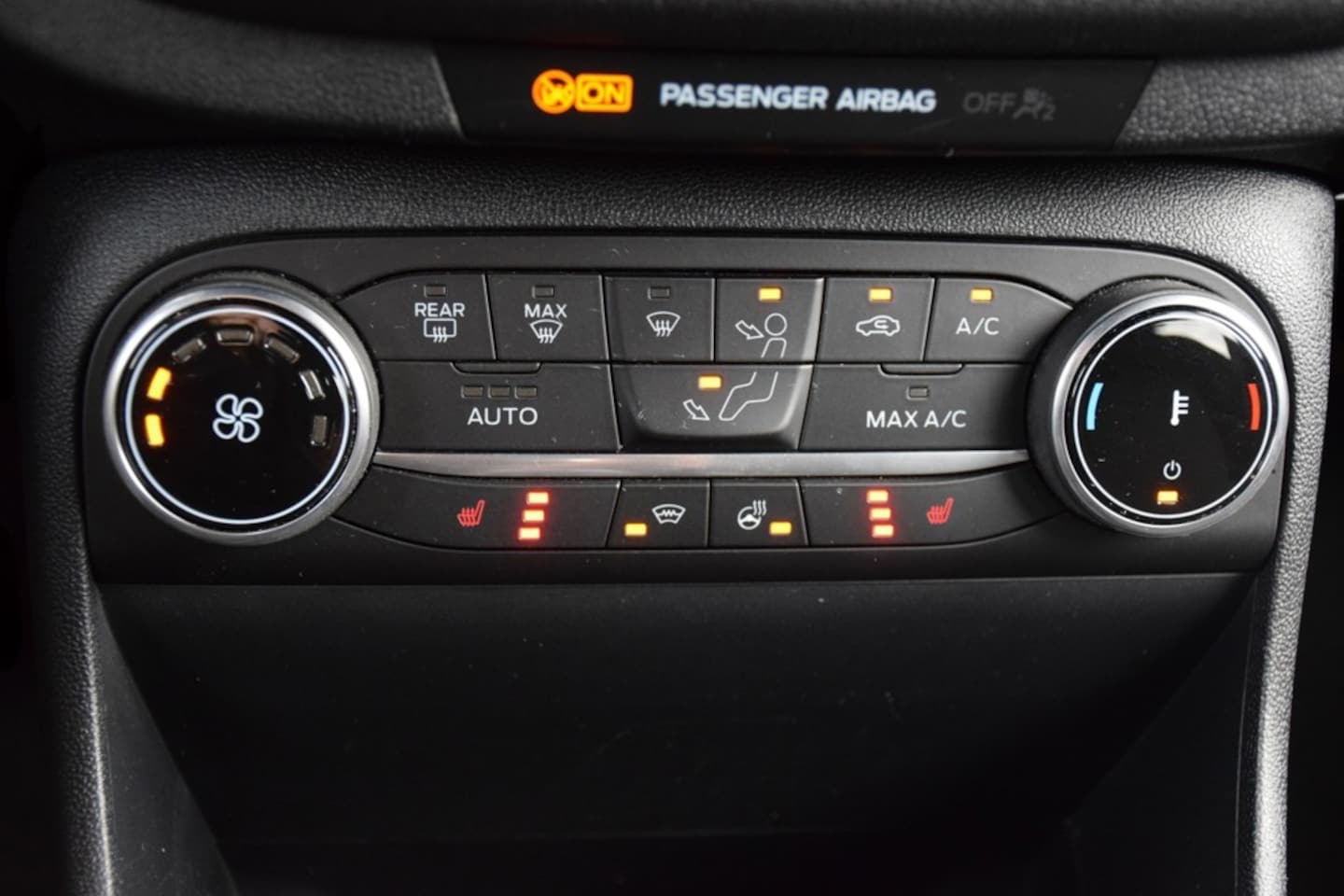 Ford Fiesta - 1.0 EcoBoost Hybrid ST-Line 1.0 EcoBoost Hybrid ST-Line, Winterpakket, Verwarmde voorstoelen en stuur, Distributiekett