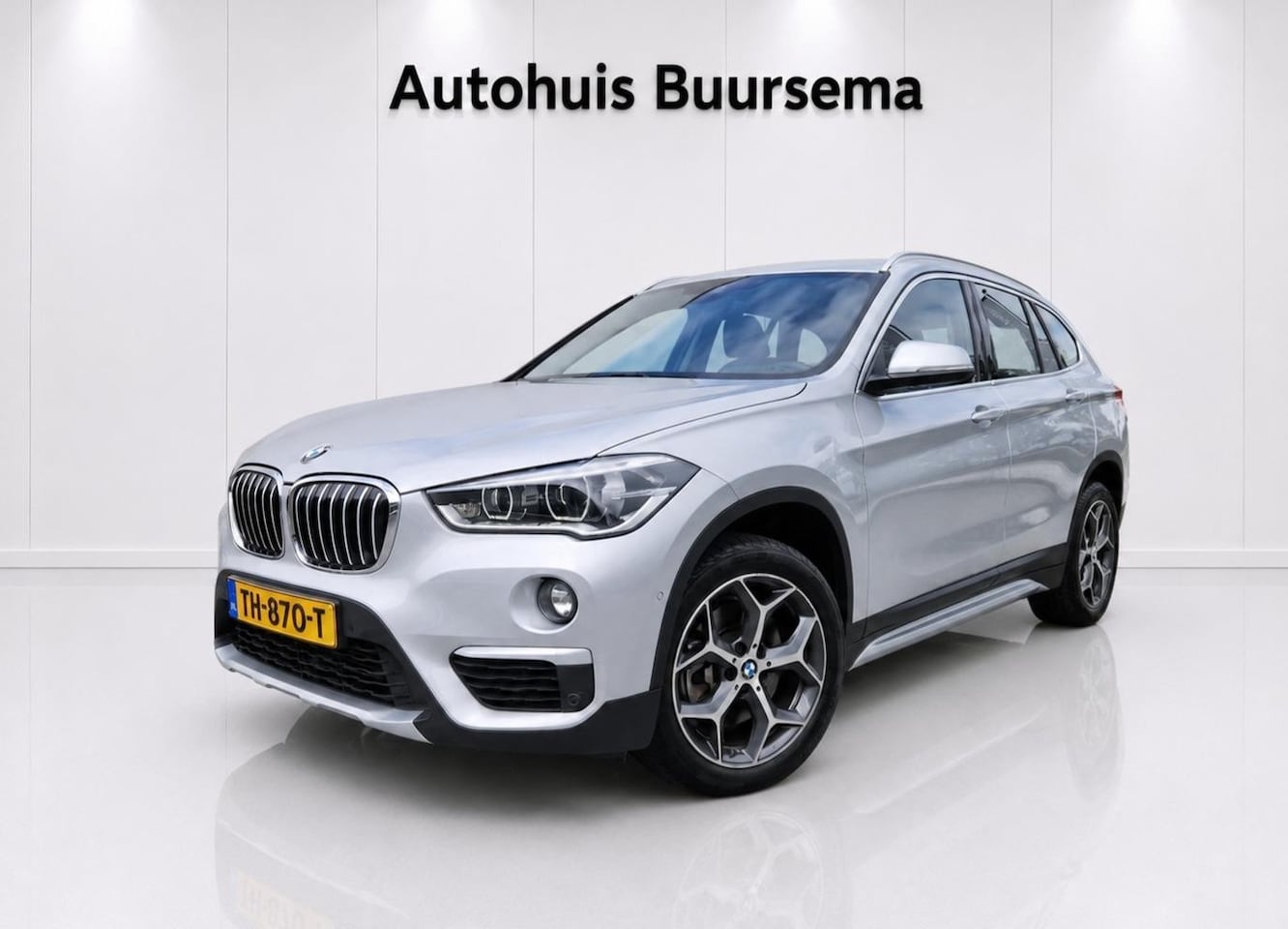 BMW X1 - sDrive20i OrangeEdition*X-Line*Head-Up*LED+*PDC*Navigatie - AutoWereld.nl