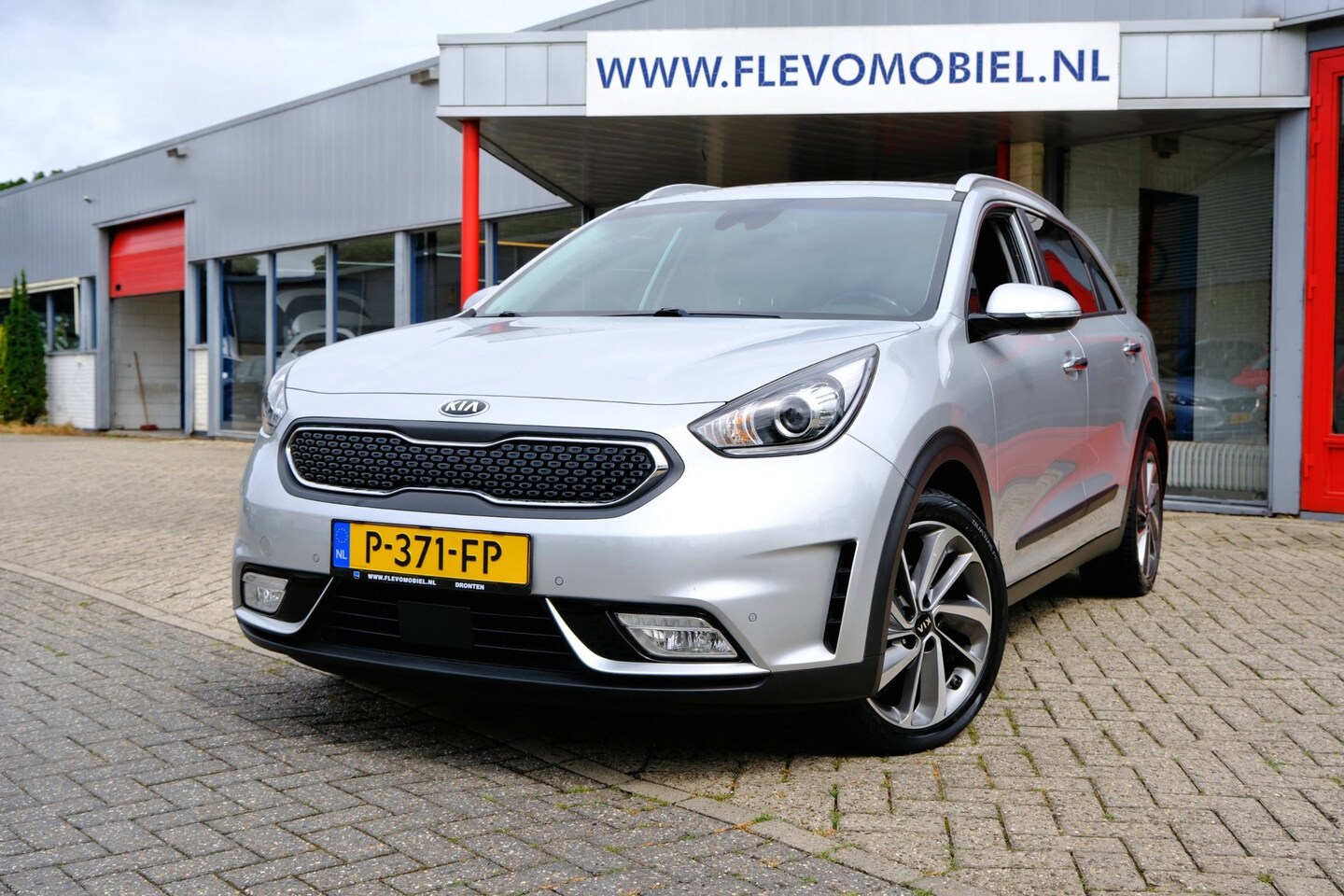 Kia Niro - 1.6 GDi Hybrid ExecutiveLine Aut. Leder|Navi|Cam|CarPlay|LMV - AutoWereld.nl