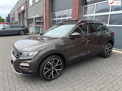 Volkswagen T-Roc - 1.5 TSI DSG ACC Pano Carplay Navi PDC Lane