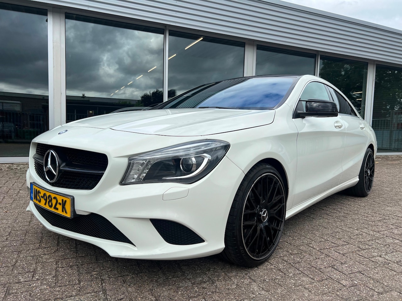 Mercedes-Benz CLA-Klasse - 200 Edition, Automaat, Leer, LED - AutoWereld.nl