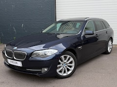 BMW 5-serie Touring - 530xd High Executive PANO/HEAD-UP/SOFTCLOSE/LEDER/ADAPTIVECRUISE