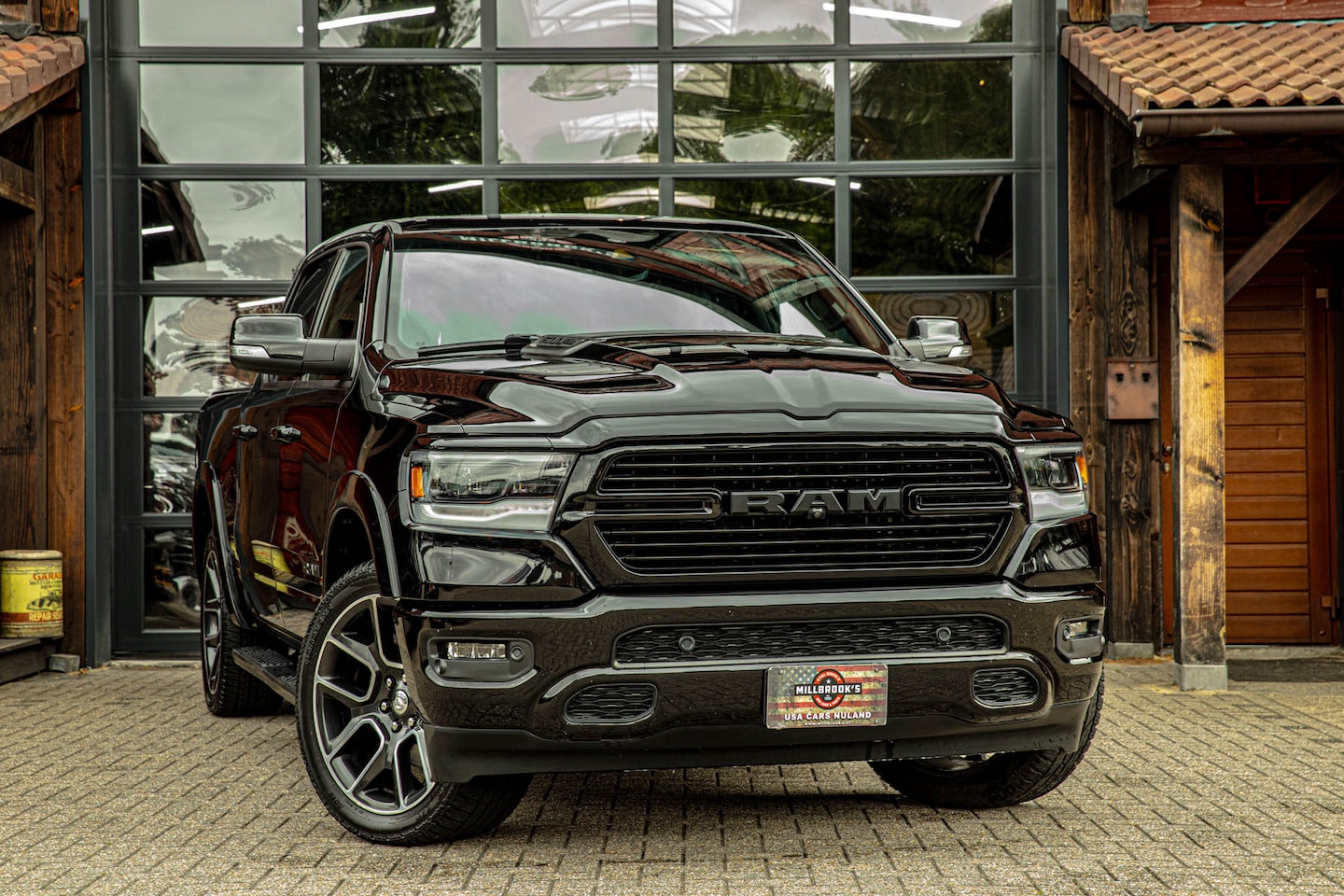 Dodge Ram 1500 - Dodge ram 1500 Sport Night | pano | 360 camera | stoelverkoeling | - AutoWereld.nl