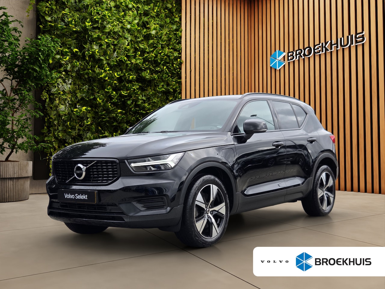 Volvo XC40 - 1.5 T4 Recharge R-Design | Camera | BLIS | Adaptive Cruise | Stuur/stoelverwarming - AutoWereld.nl